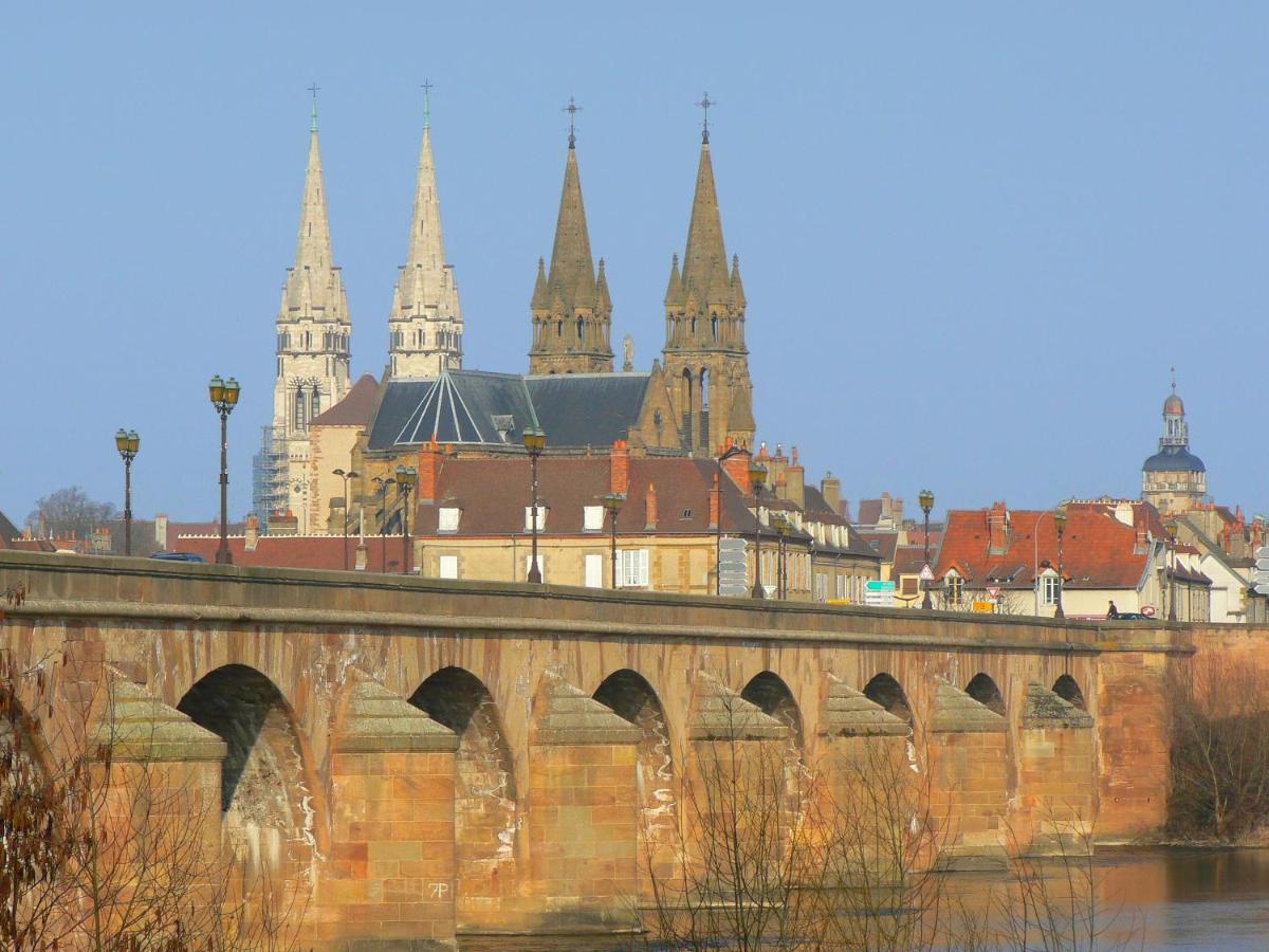 Etape Moulinoise Apartment Moulins  Bagian luar foto